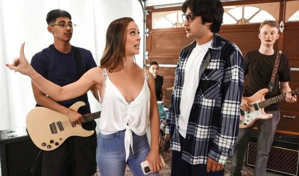 Мамка против панк-группы: трах за цензуру, групповуха за творчество и финал на лице