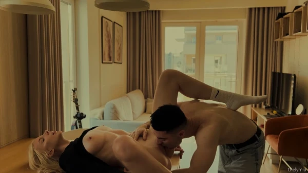 Между нами страсть! Я готов лизать её до оргазма без остановки 👅