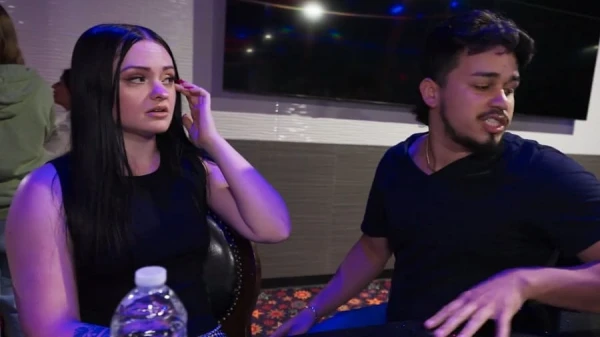 Она напилась и изменила парню в ночном клубе! Пока парень ищет её у бара, она сосёт и ебется с другим в туалете! (Порно с русской озвучкой)