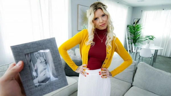 Шантажировал мачеху её же порнофото — отсосала и отдалась в мокрые дырочки, лишь бы не показывал отцу! (Русский перевод)