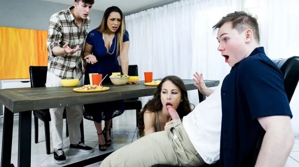 День родителей закончился оргией: мачехи Джустин и Лилли сосут пасынкам под столом и пускают их во все дыры!