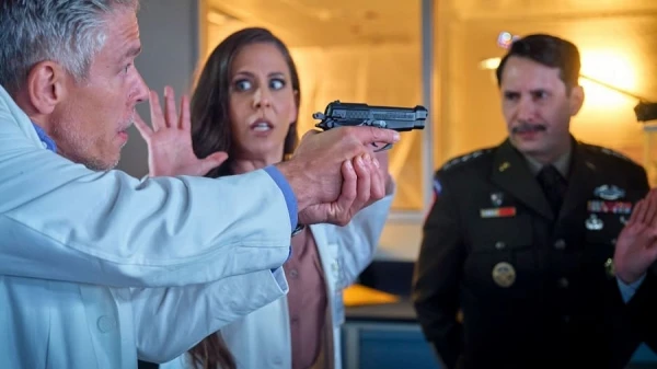 Инопланетянка МИЛФА трахается с тремя учёными, чтобы спасти Землю! Порно с русским переводом!